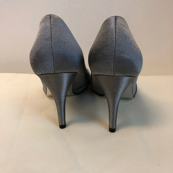Adrianna Papell‎ Silver  Heels - Picture 4 of 5
